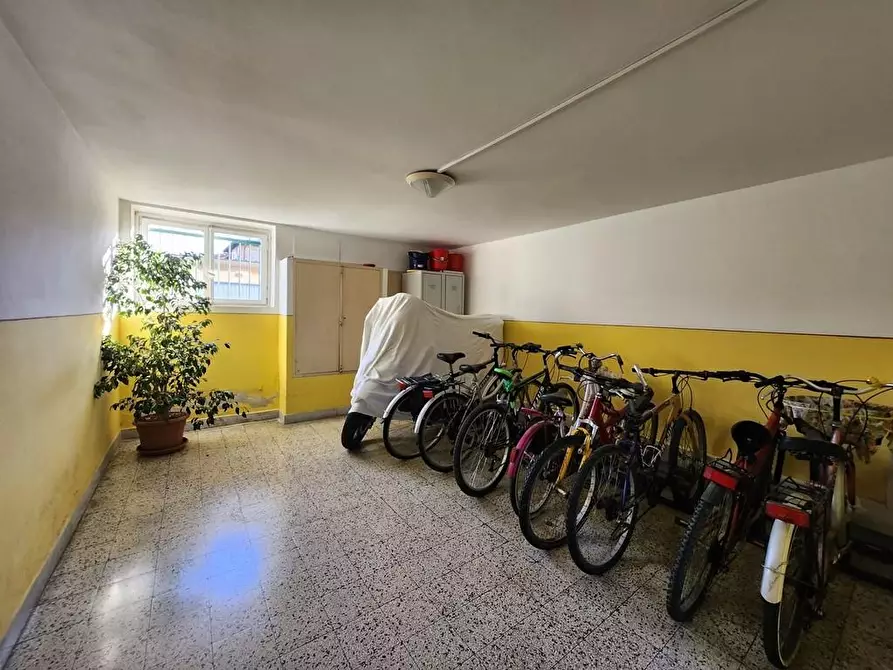 Immagine 25 di Appartamento in vendita  a Lucca