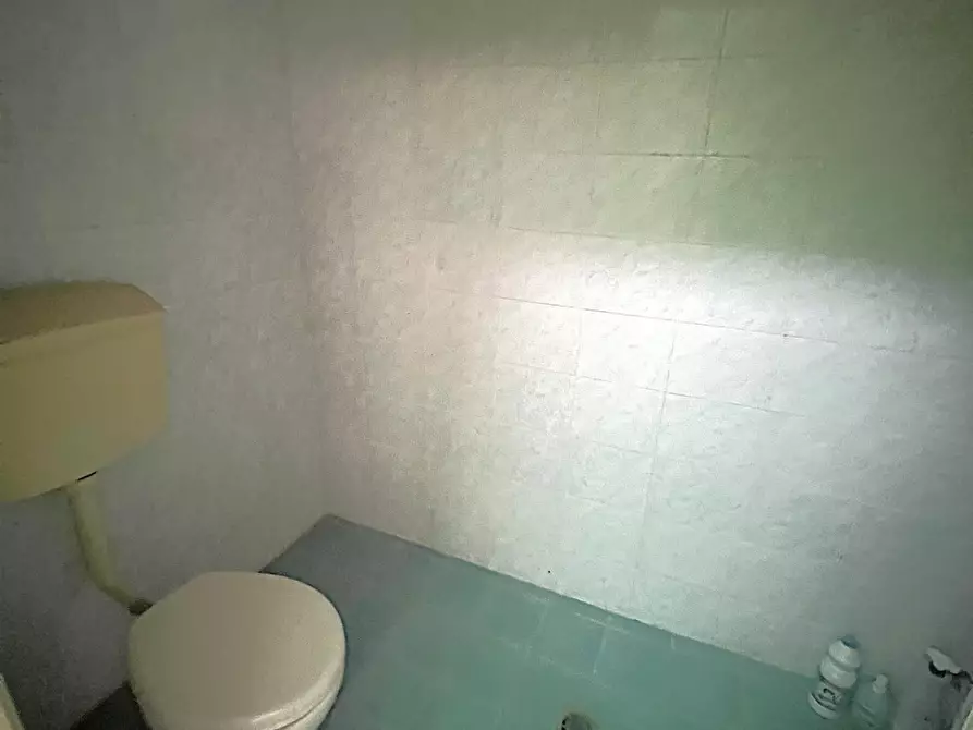 Immagine 11 di Locale commerciale in vendita  a Pisa