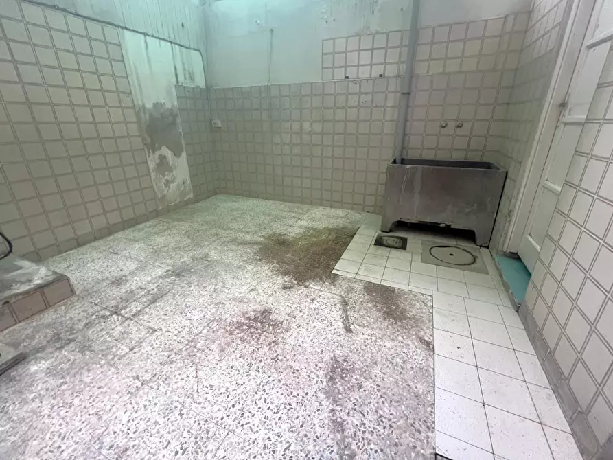 Immagine 8 di Locale commerciale in vendita  a Pisa