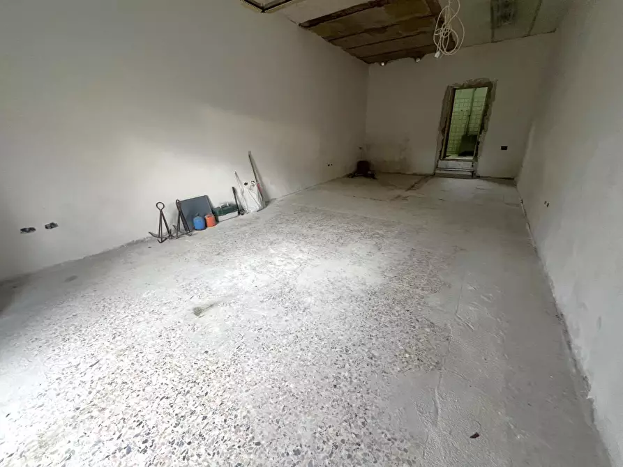 Immagine 7 di Locale commerciale in vendita  a Pisa