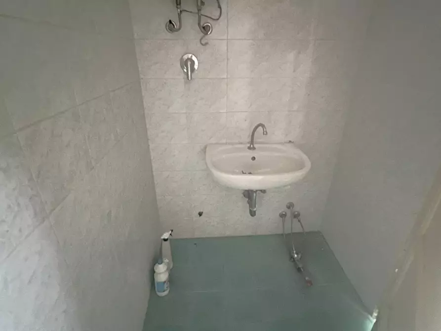 Immagine 12 di Locale commerciale in vendita  a Pisa