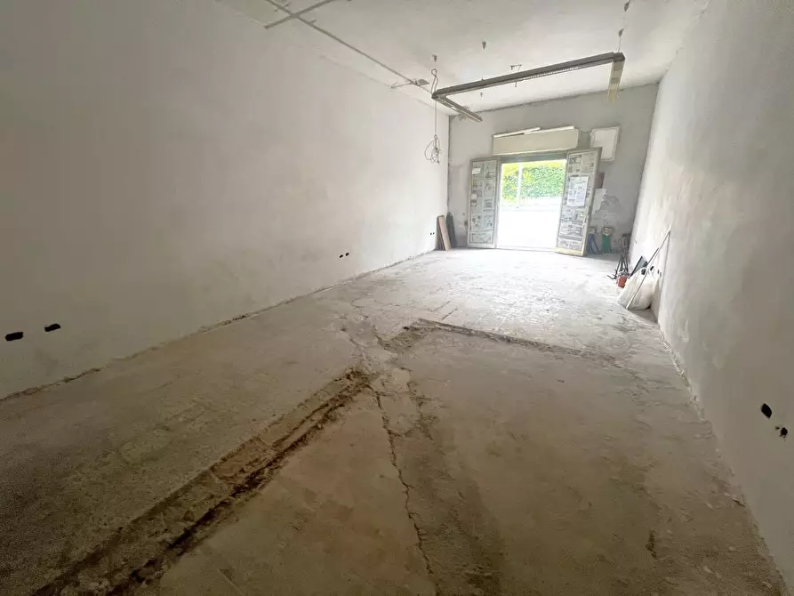 Immagine 14 di Locale commerciale in vendita  a Pisa