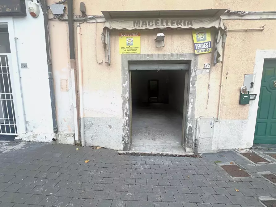 Immagine 3 di Locale commerciale in vendita  a Pisa