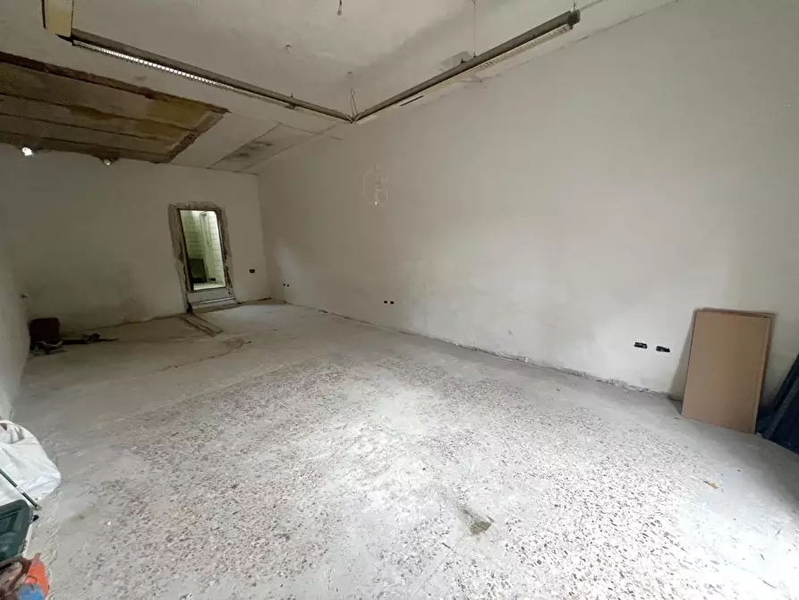 Immagine 6 di Locale commerciale in vendita  a Pisa