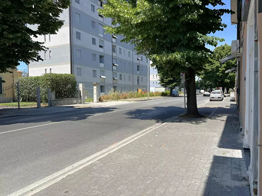 Immagine 16 di Locale commerciale in vendita  a Pisa