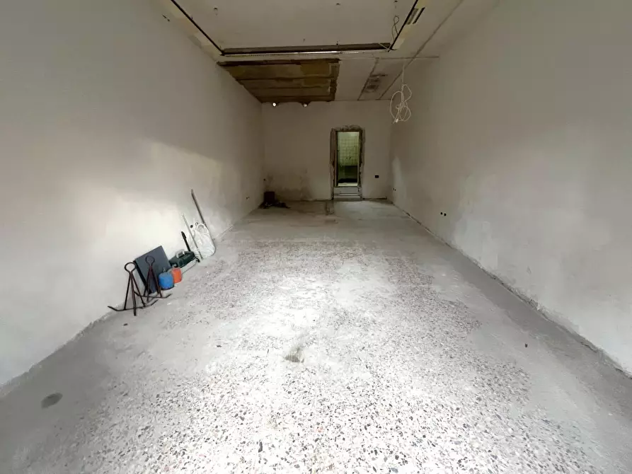 Immagine 13 di Locale commerciale in vendita  a Pisa