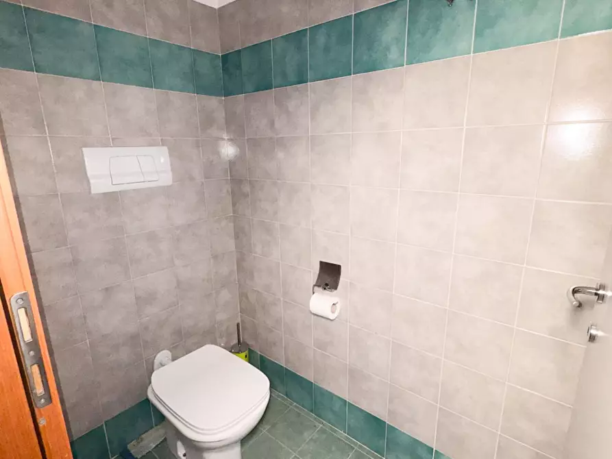 Immagine 12 di Ufficio in affitto  a Pisa