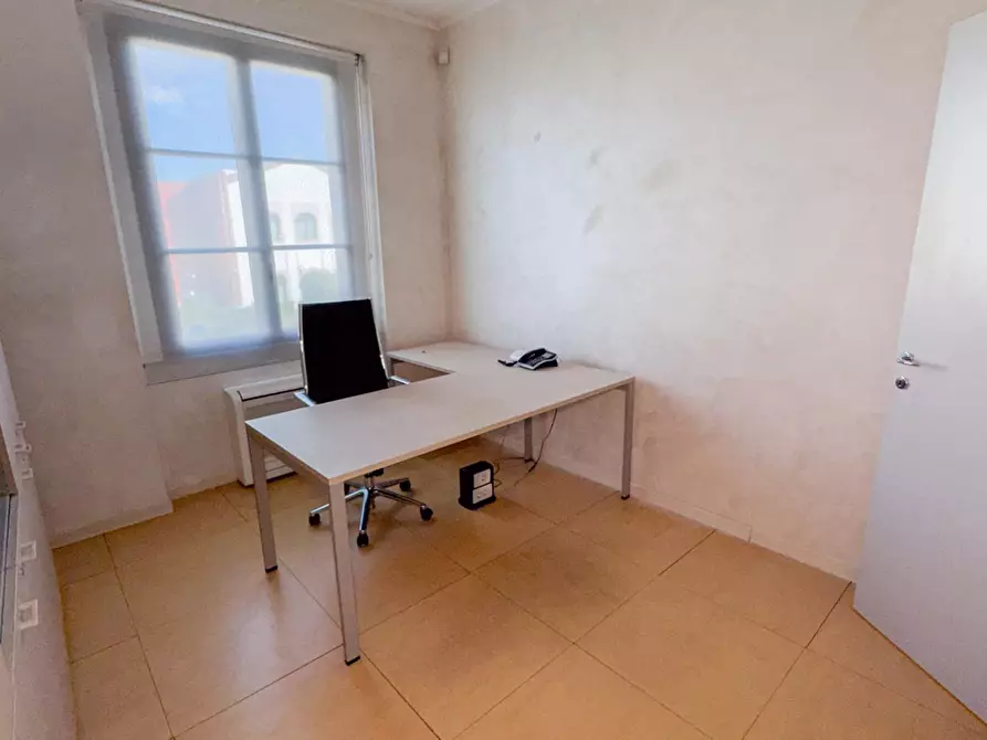 Immagine 4 di Ufficio in affitto  a Pisa