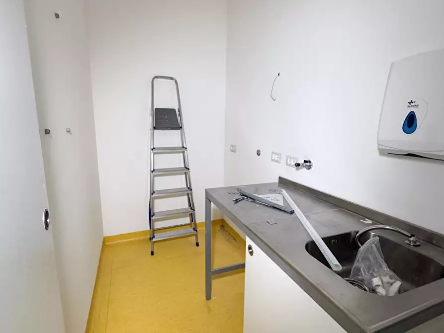 Immagine 6 di Ufficio in affitto  a Pisa