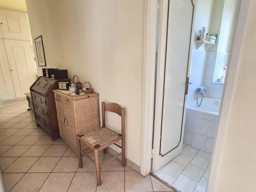 Immagine 83 di Appartamento in vendita  a Viareggio