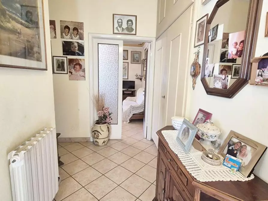 Immagine 16 di Appartamento in vendita  a Viareggio