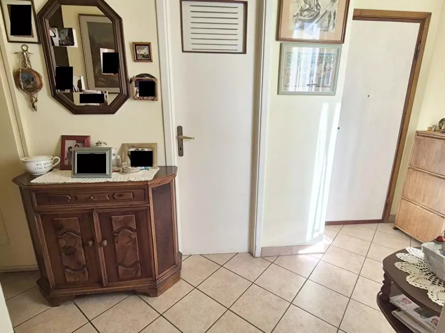 Immagine 11 di Appartamento in vendita  a Viareggio