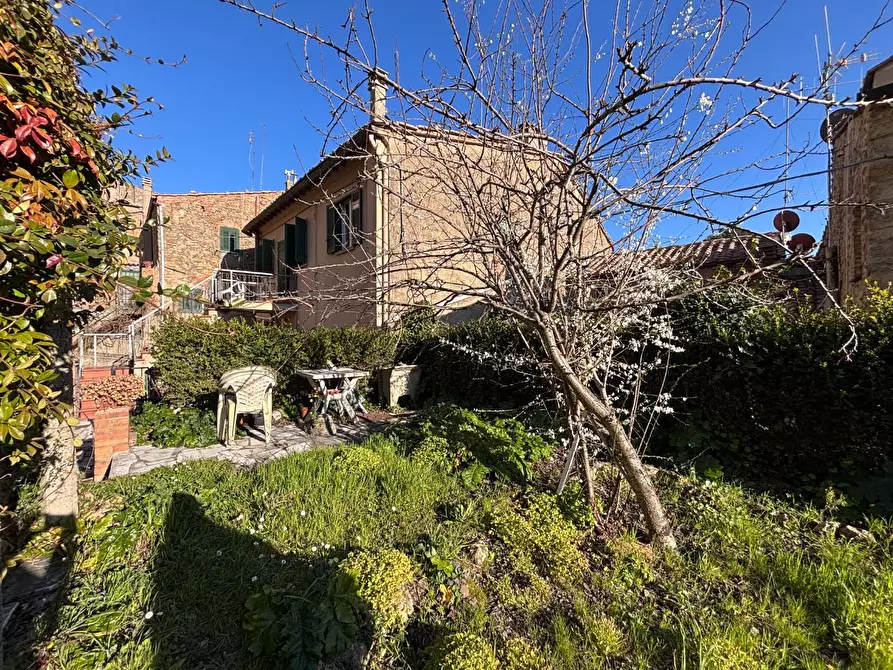 Immagine 1 di Appartamento in vendita  a Volterra