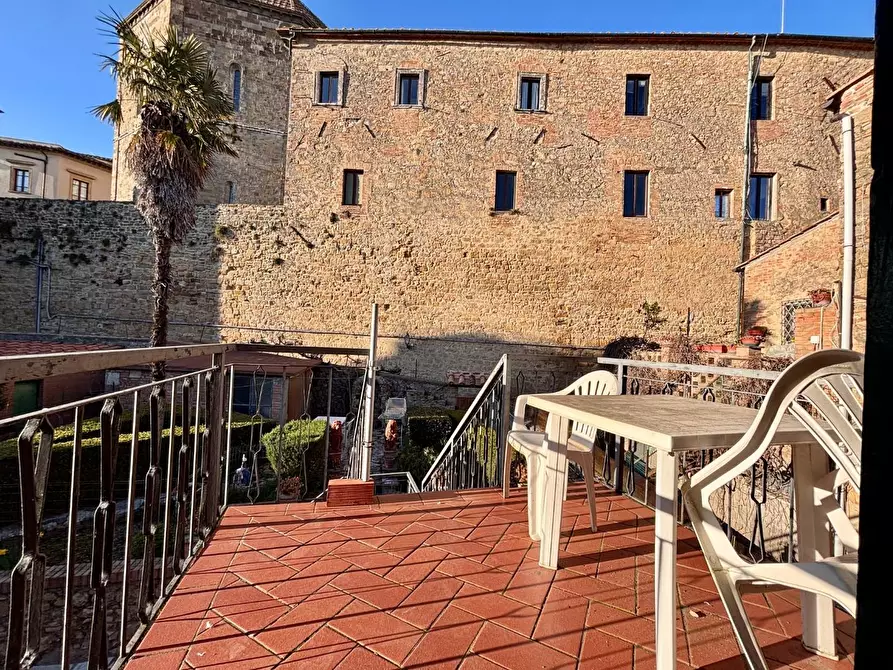Immagine 11 di Appartamento in vendita  a Volterra