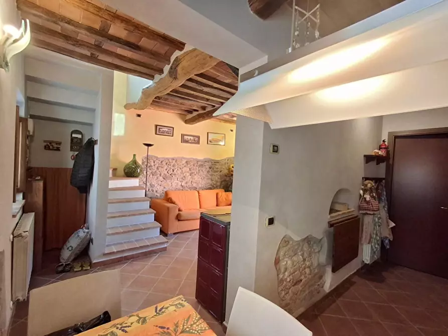Immagine 8 di Rustico / casale in vendita  a Capannori