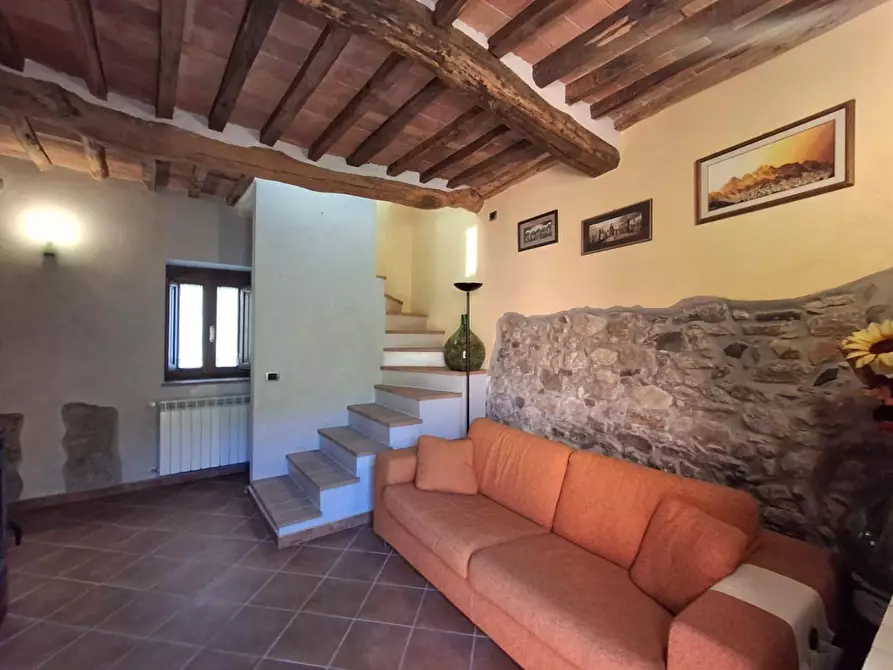Immagine 4 di Rustico / casale in vendita  a Capannori