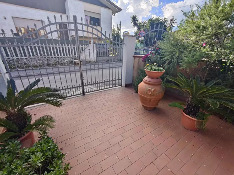 Immagine 40 di Villa in vendita  a Viareggio