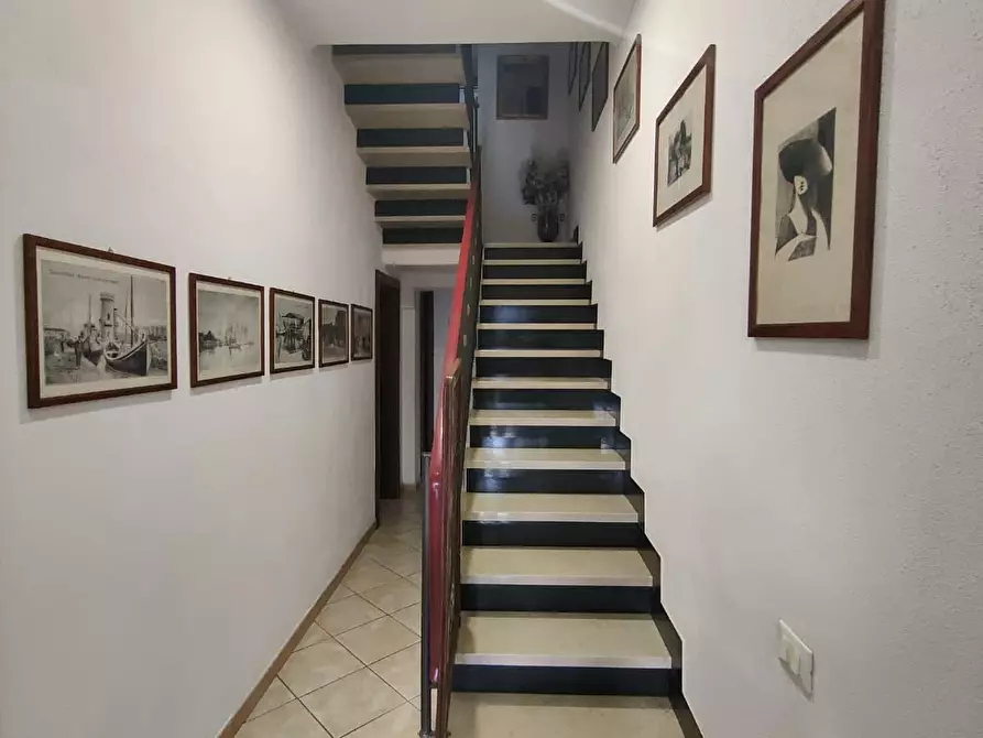 Immagine 18 di Villa in vendita  a Viareggio