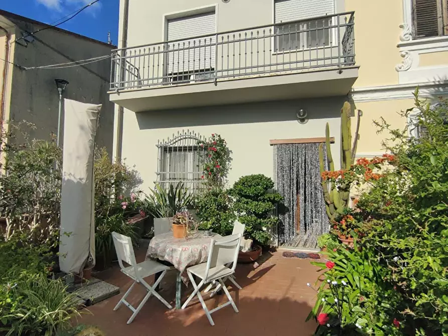 Immagine 39 di Villa in vendita  a Viareggio