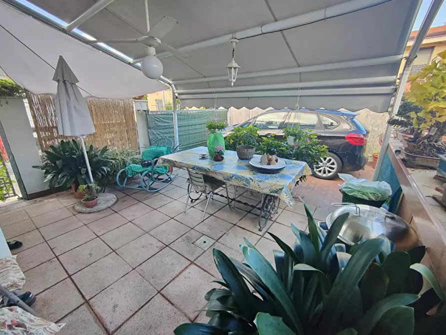 Immagine 13 di Villa in vendita  a Viareggio