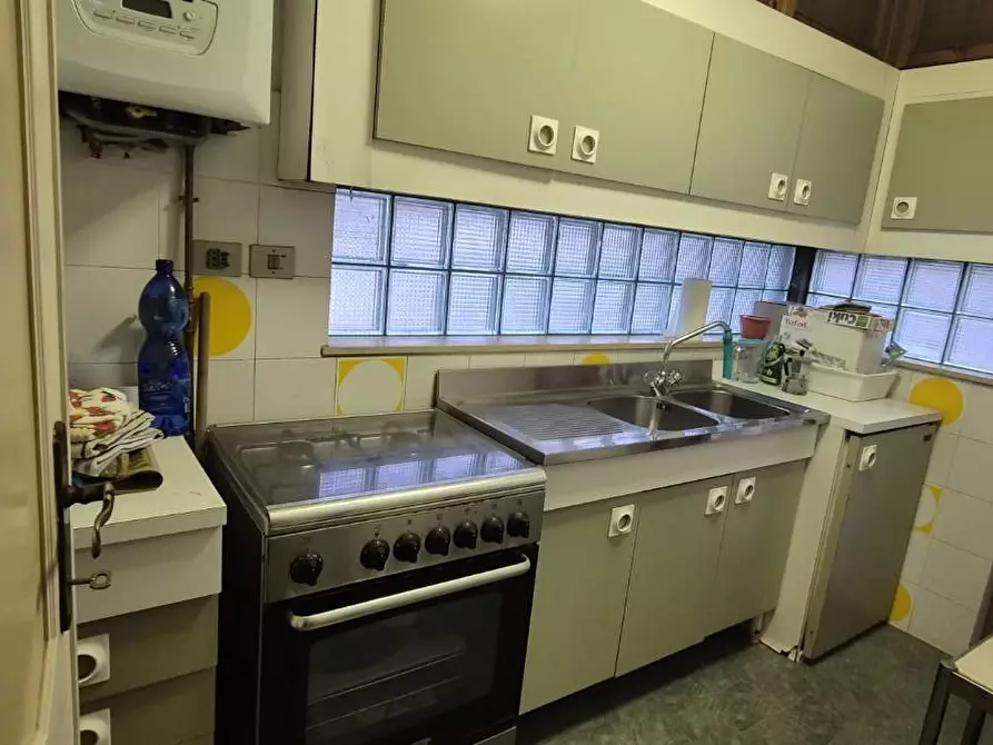 Immagine 11 di Appartamento in vendita  a Viareggio