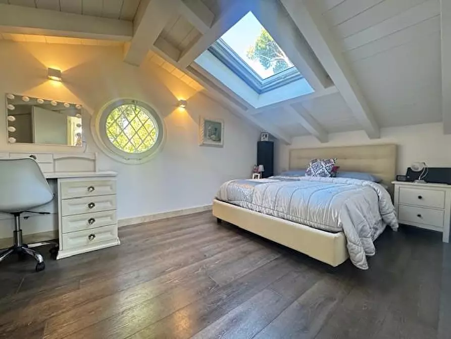 Immagine 13 di Villa in vendita  a Forte Dei Marmi