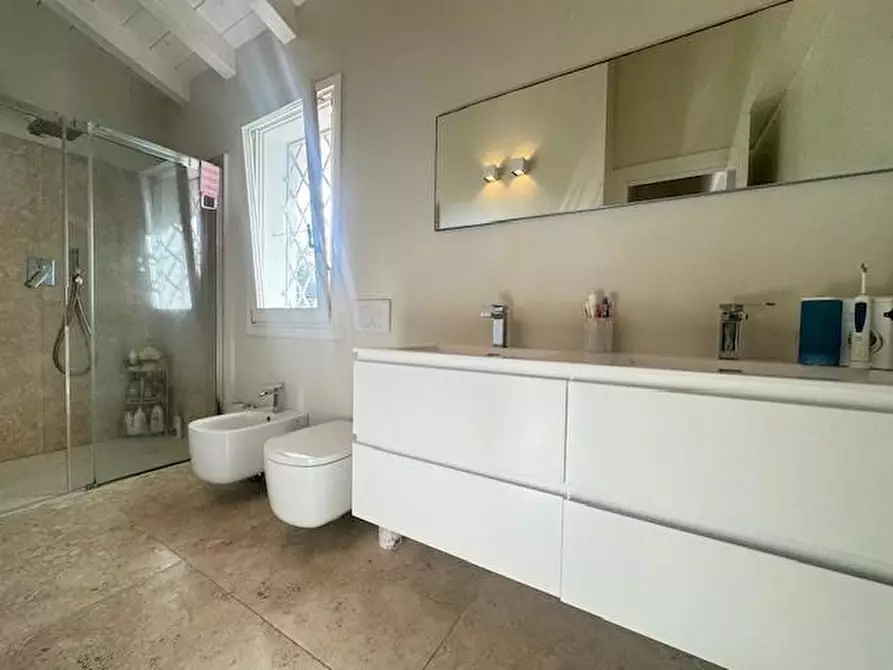 Immagine 21 di Villa in vendita  a Forte Dei Marmi