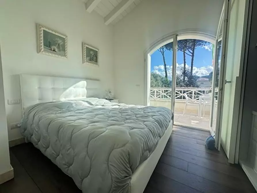 Immagine 16 di Villa in vendita  a Forte Dei Marmi