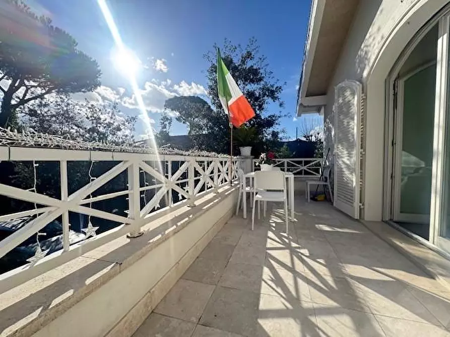 Immagine 20 di Villa in vendita  a Forte Dei Marmi