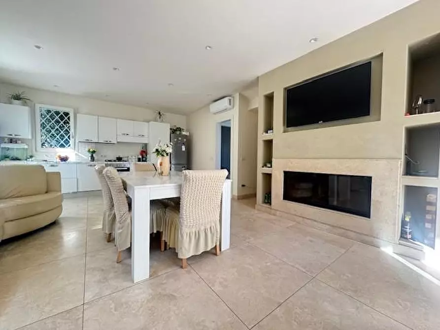 Immagine 6 di Villa in vendita  a Forte Dei Marmi