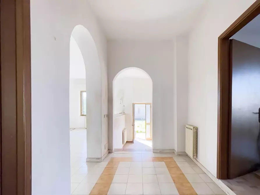 Immagine 10 di Appartamento in vendita  a Sarzana