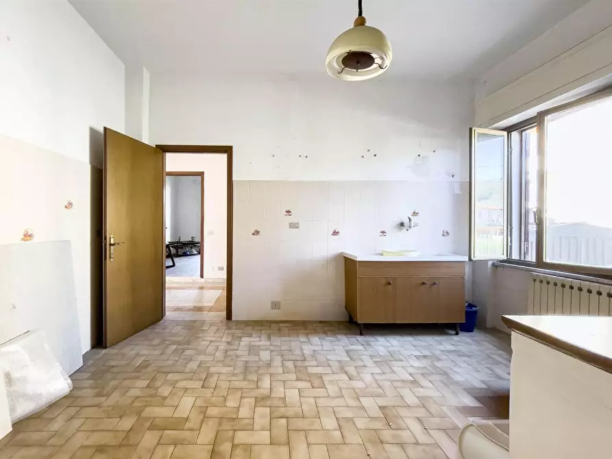 Immagine 13 di Appartamento in vendita  a Sarzana