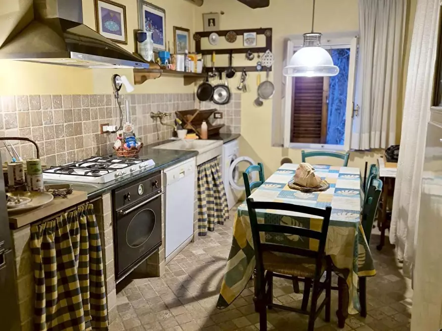 Immagine 13 di Appartamento in vendita  a Camaiore