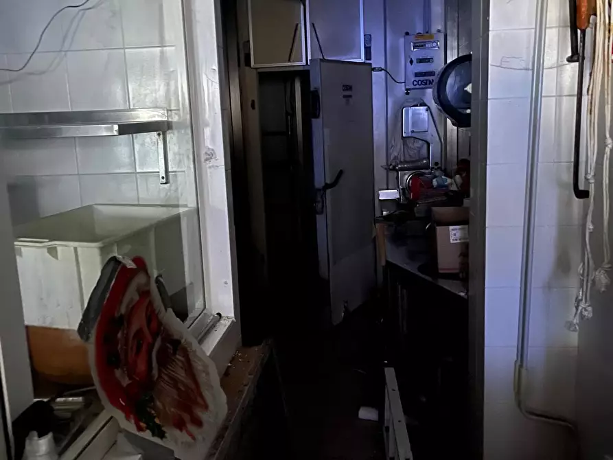 Immagine 7 di Locale commerciale in affitto  a Livorno