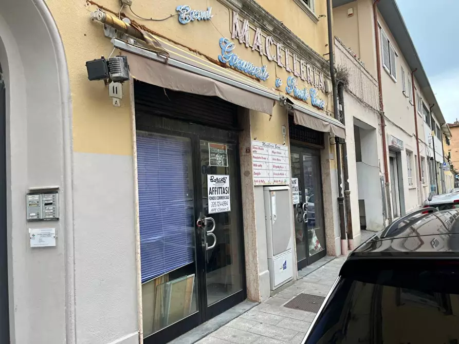 Immagine 9 di Locale commerciale in affitto  a Livorno