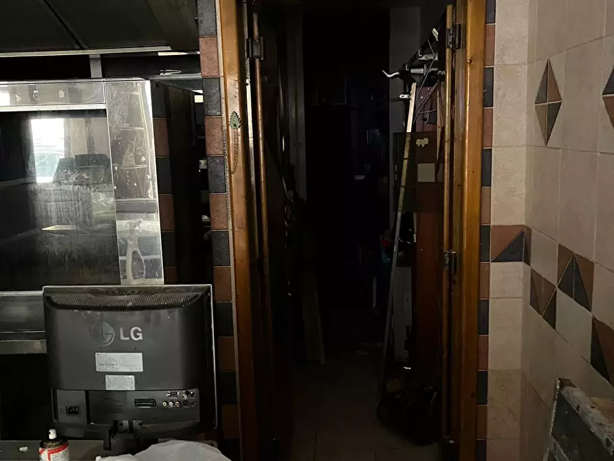 Immagine 8 di Locale commerciale in affitto  a Livorno