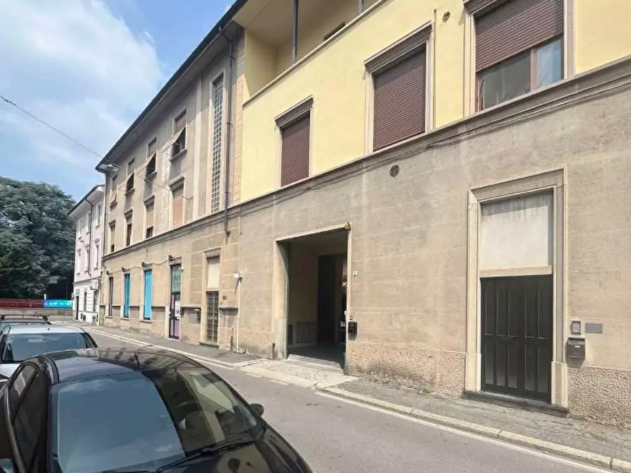 Immagine 1 di Magazzino in vendita  a Seregno