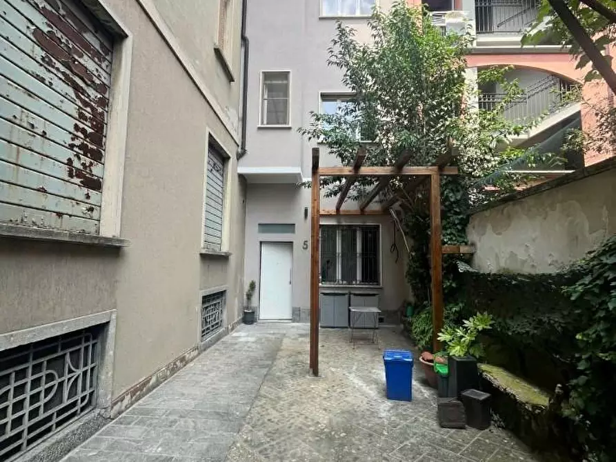 Immagine 2 di Magazzino in vendita  a Seregno