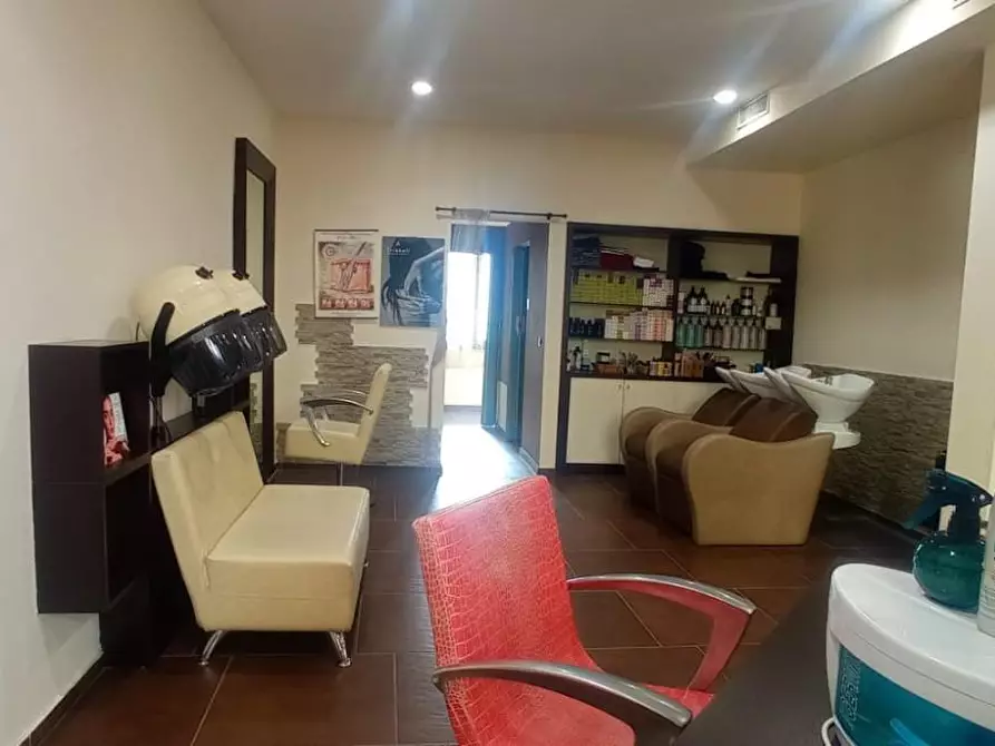 Immagine 5 di Locale commerciale in vendita  a Vinci