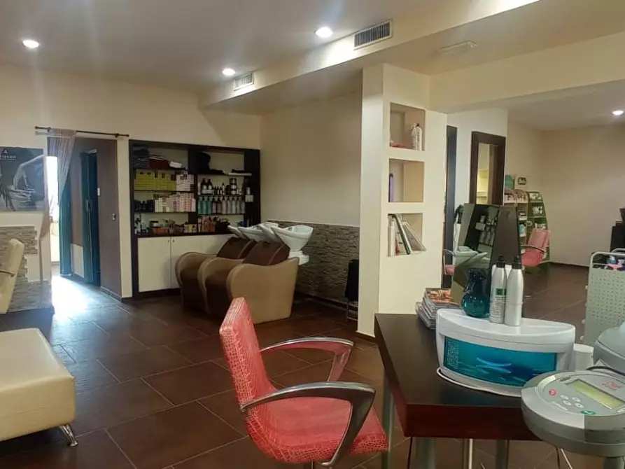 Immagine 8 di Locale commerciale in vendita  a Vinci