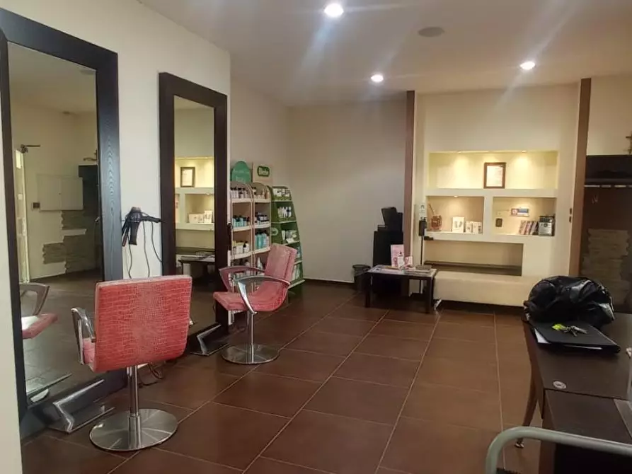 Immagine 11 di Locale commerciale in vendita  a Vinci