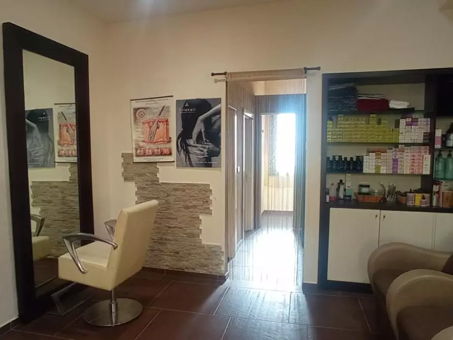 Immagine 2 di Locale commerciale in vendita  a Vinci