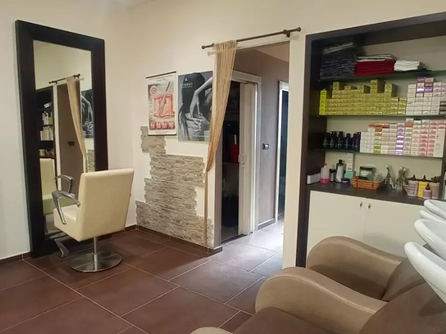 Immagine 3 di Locale commerciale in vendita  a Vinci