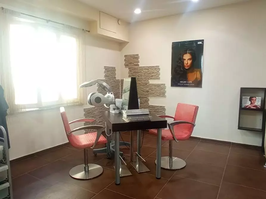 Immagine 1 di Locale commerciale in vendita  a Vinci