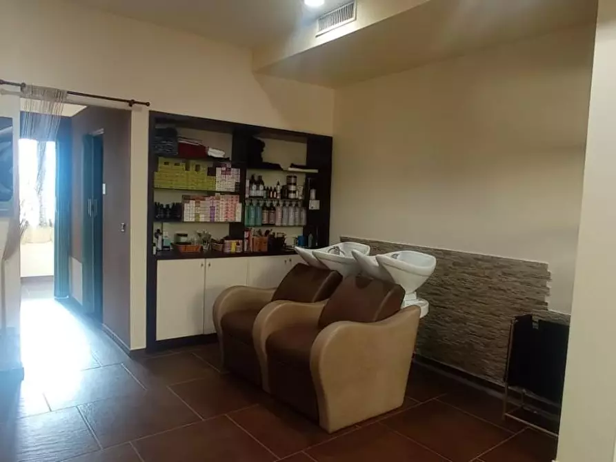 Immagine 6 di Locale commerciale in vendita  a Vinci