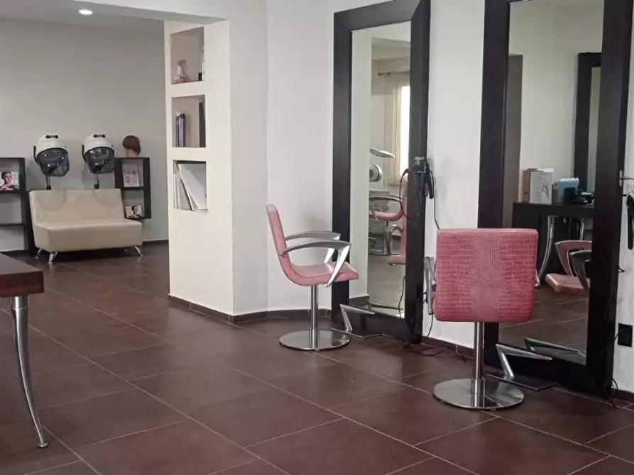 Immagine 17 di Locale commerciale in vendita  a Vinci