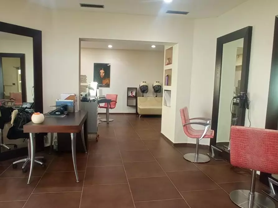 Immagine 18 di Locale commerciale in vendita  a Vinci