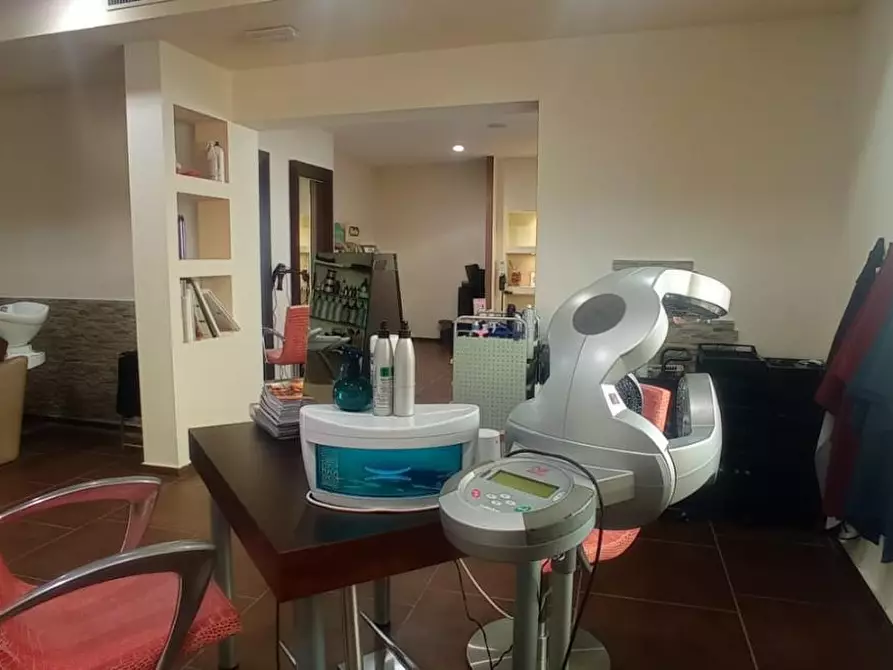 Immagine 15 di Locale commerciale in vendita  a Vinci