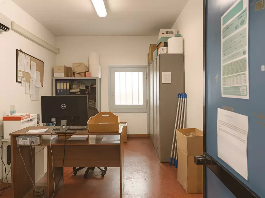 Immagine 13 di Capannone industriale in vendita  a Cascina
