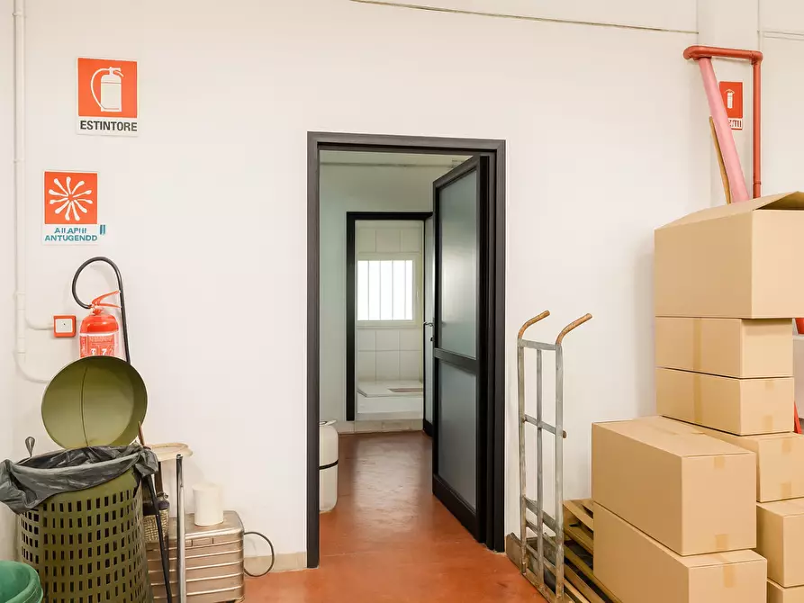Immagine 8 di Capannone industriale in vendita  a Cascina